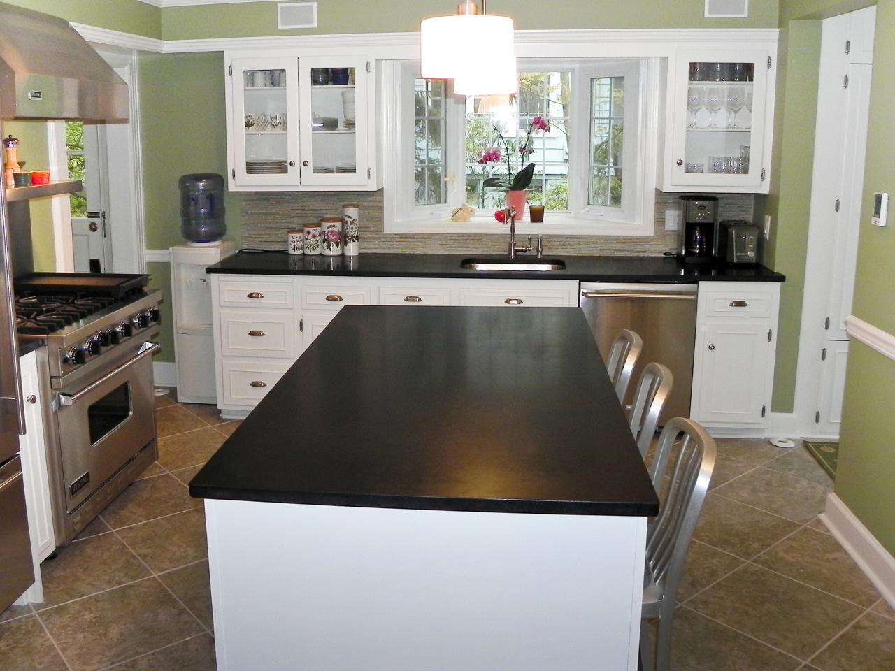 Dark Granite Countertops | Kitchen Designs - Choose Kitchen Layouts