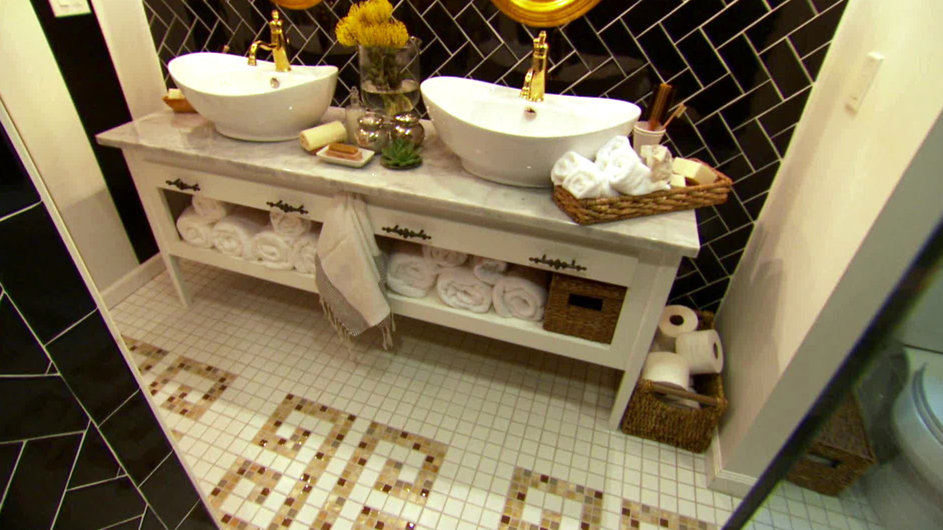 Vintage Bathroom Decor Ideas & Tips From HGTV